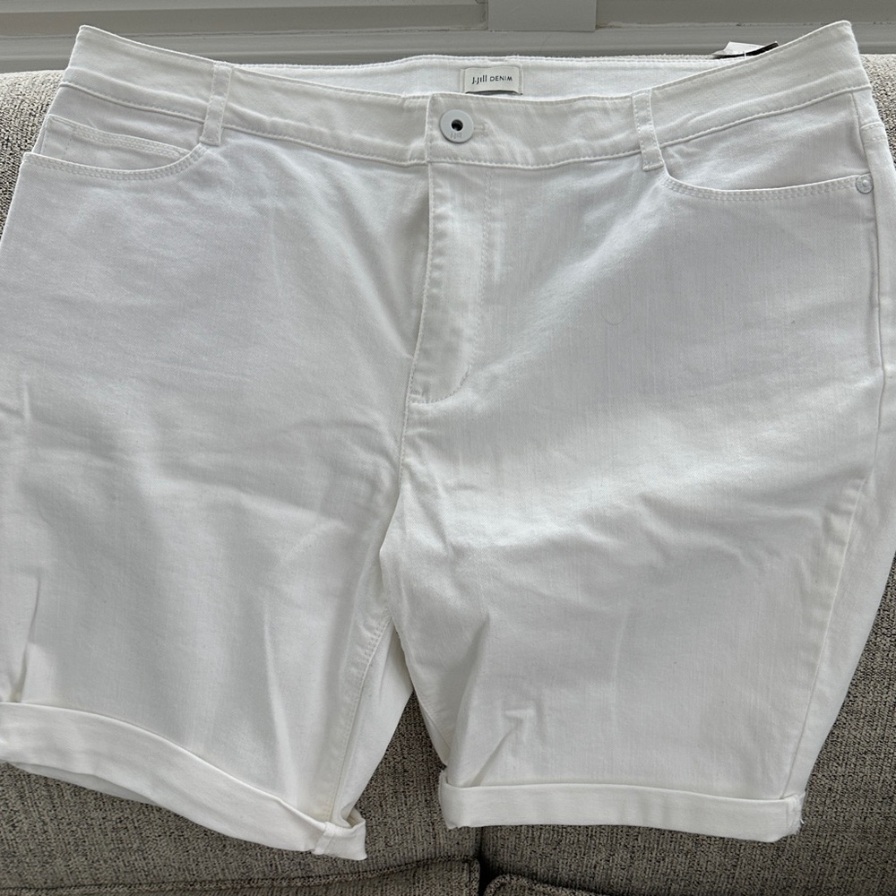 BRAND NEW WITH TAGS!! J. Jill White Jean Shorts for Women